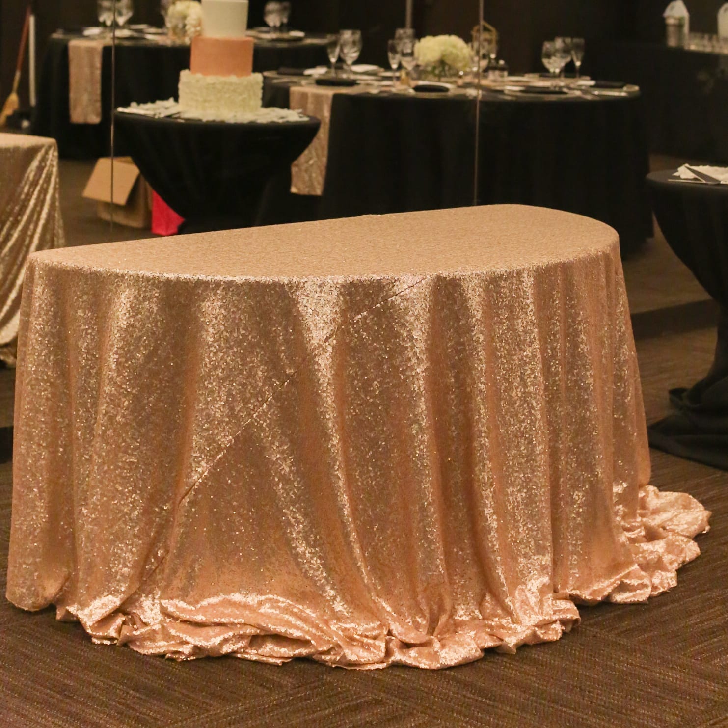 086A8413 1 Thompson Toronto Wedding: Simple Greenery, Champagne & Gold Theme