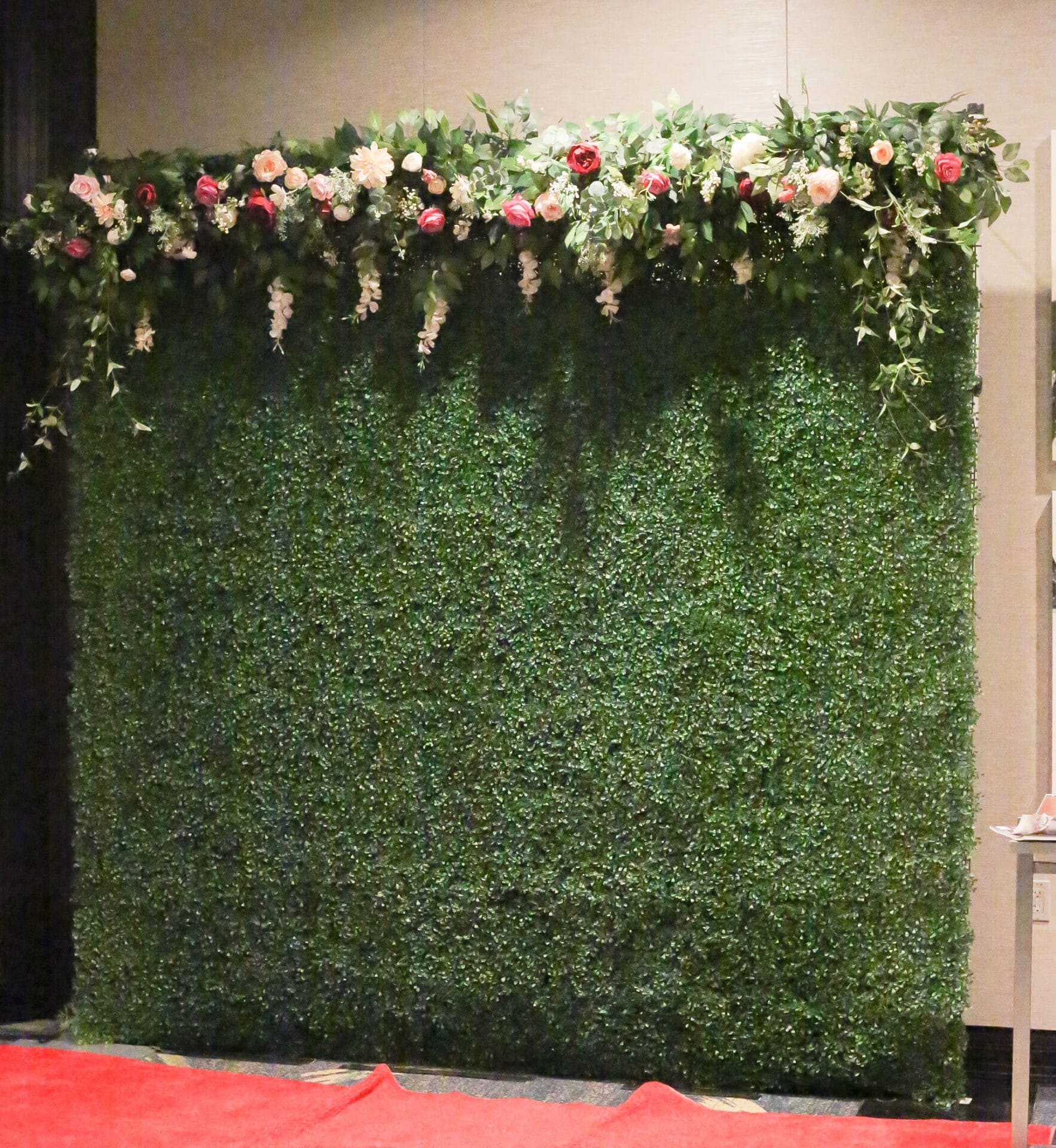Chiara Artificial Boxwood Backdrop - Image 2