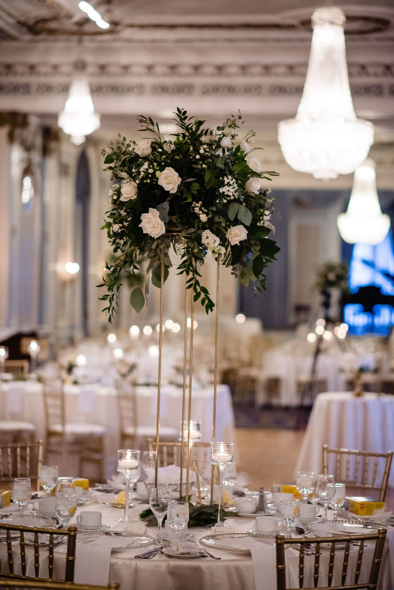 d2ac9600d102e1cc720d5f8c2d46e791 5 Swoon-Worthy Floral Arrangement Ideas using Harlow Stands