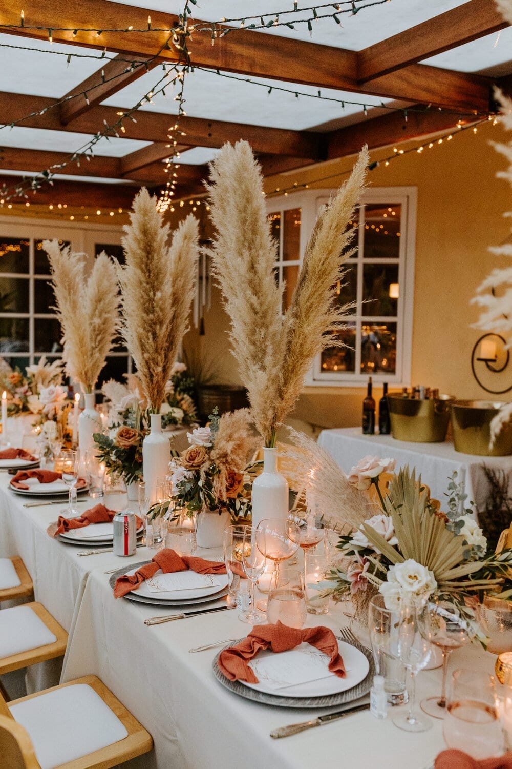 pampas centrepiece3 10 Pampas Grass Bohemian Wedding Décor Inspirations