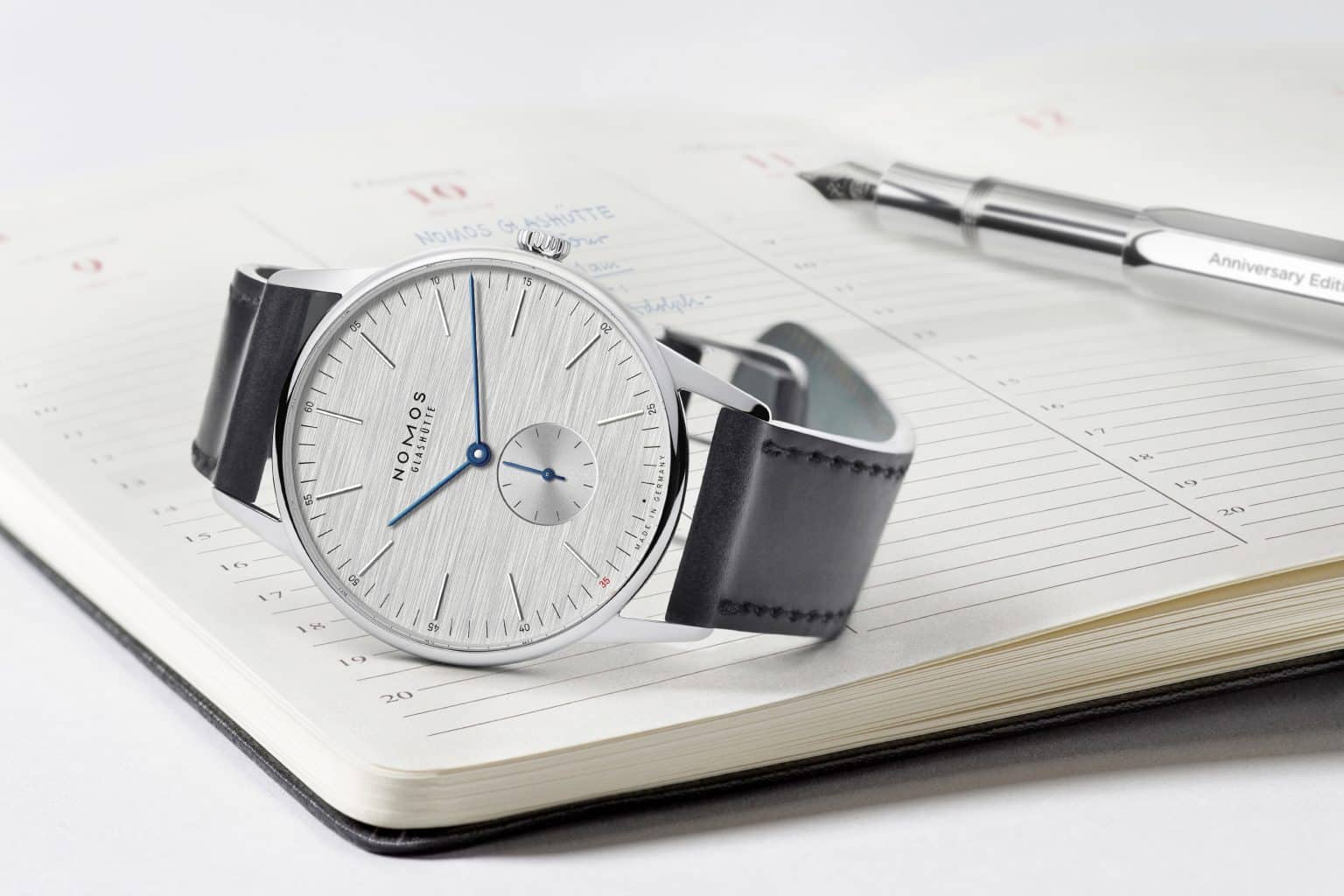 0384 S7 Orion 38 silvercut LORO Notizbuch quer PR 1 1536x1024 1 5 Best Shops for Valentines Gift for Him in Toronto