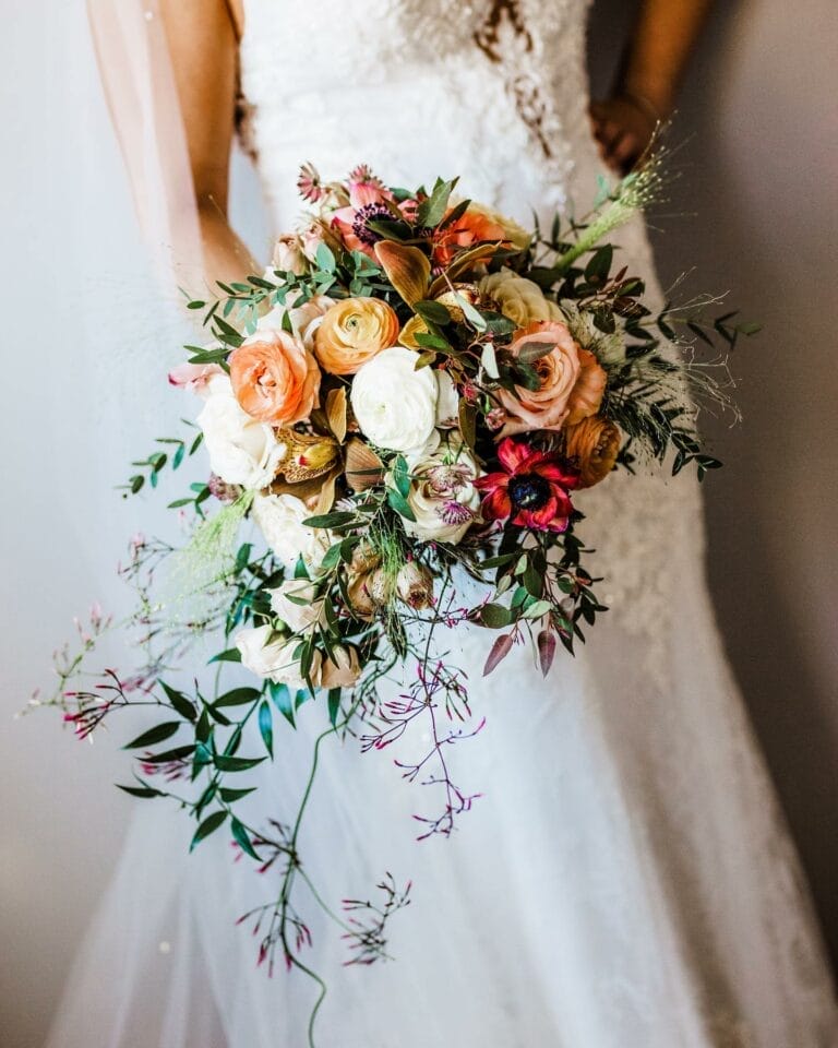 10 Best Flower Shops to Buy Bridal Bouquets in Toronto (Ontario)