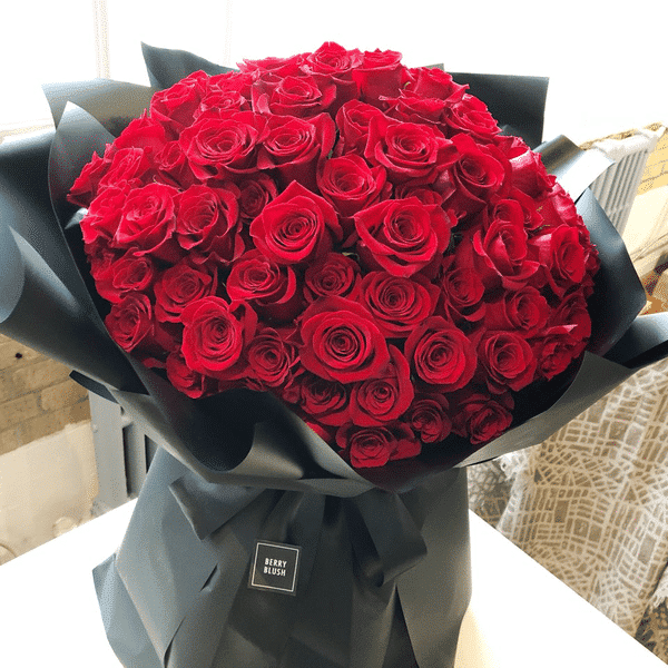 5 Best Flower Shops for 100 Roses in Toronto (Ontario)