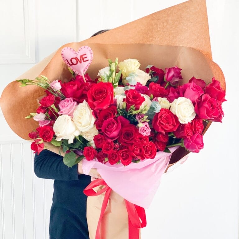 5 Best Toronto Flower Shops to Buy Valentine Flowers (Offering Delivery as Well)