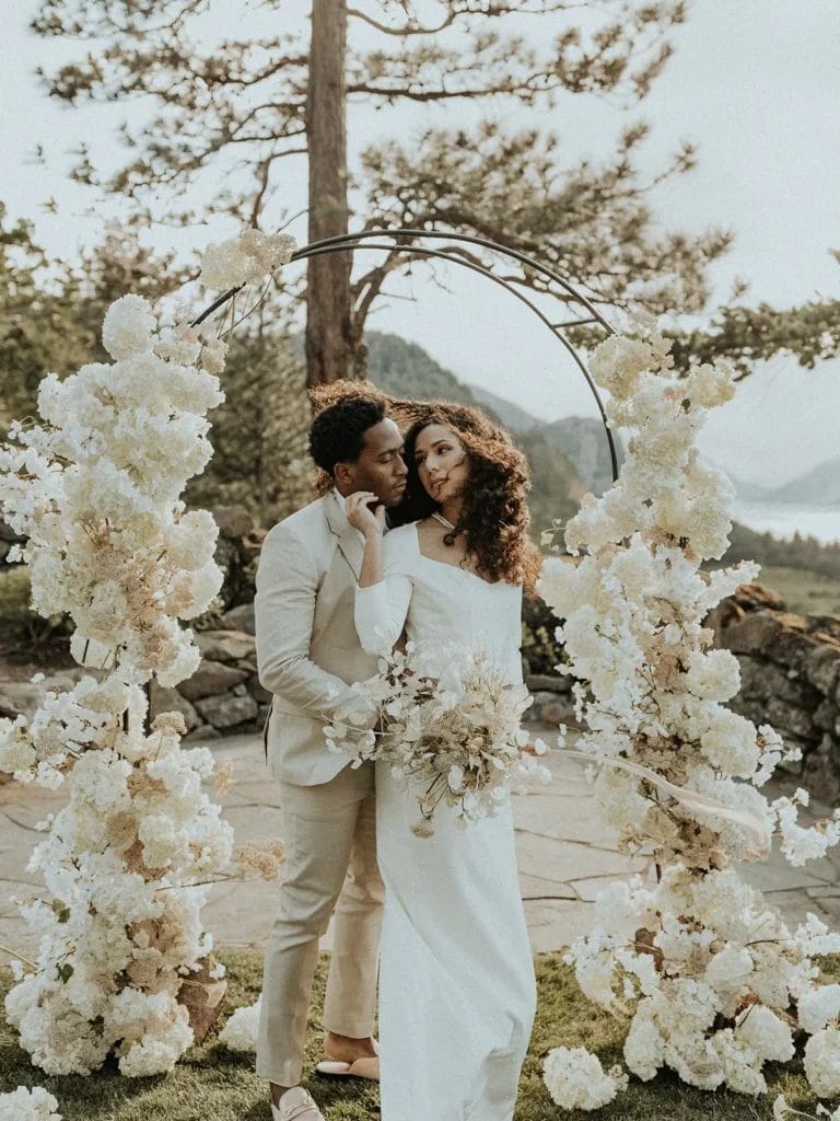 01 Monochromatic Wedding Inspiration 25+ Modern Monochromatic Wedding Florals & Decor Ideas