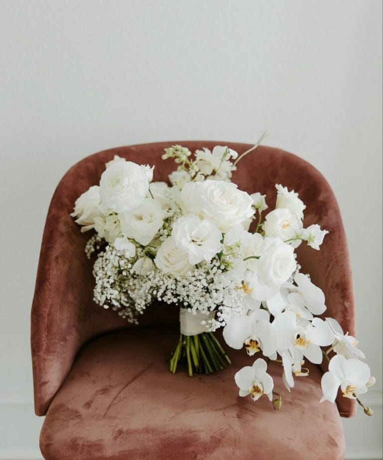 25+ Stunning Ideas to Use Baby’s Breath Wedding Flowers & Decor