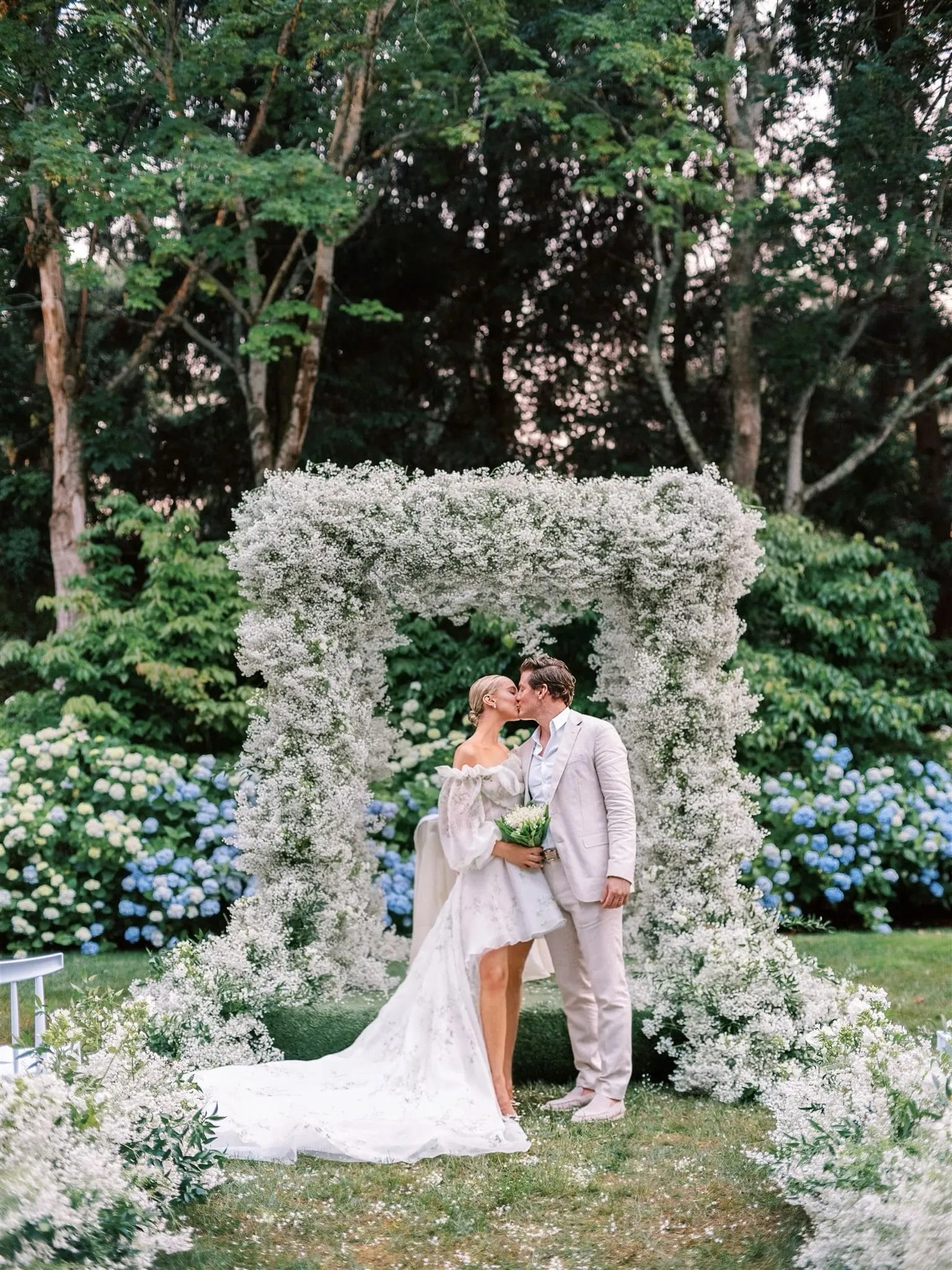 baby's breath flower arch