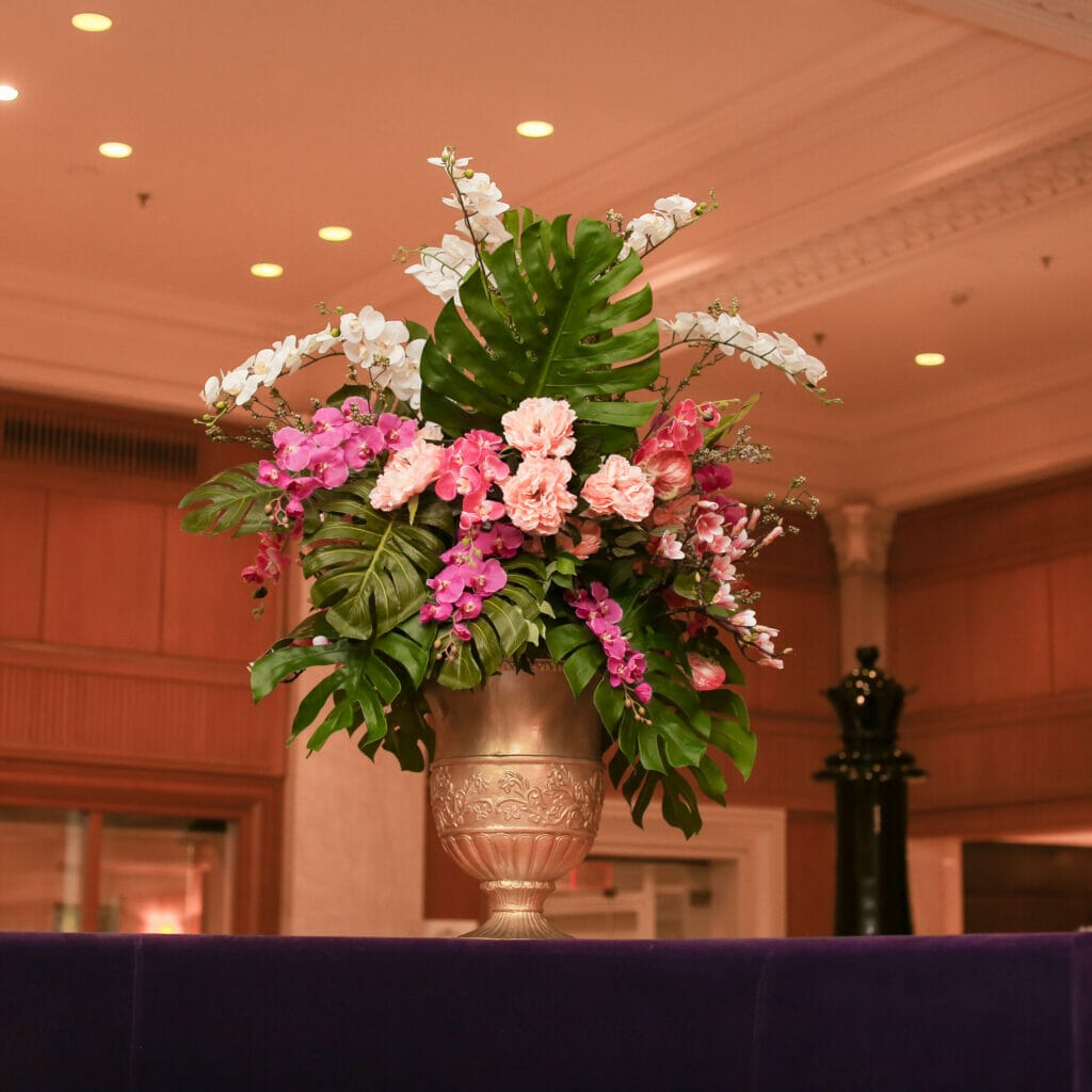 hote flower arrangement toronto omni hotel