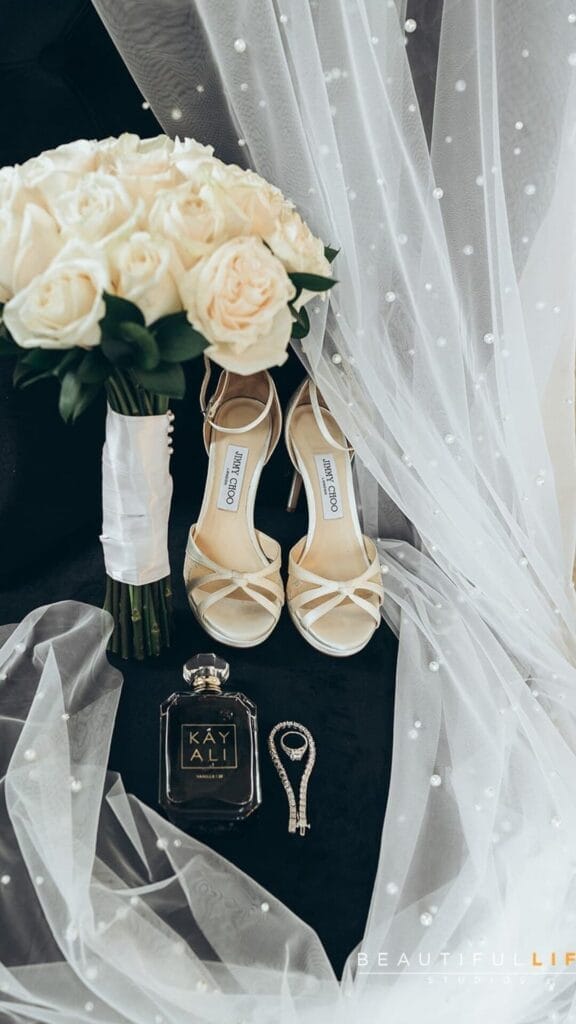 Alexandra De Lio - One King West- Brides accessory details- Heals, boquete, jewelry
