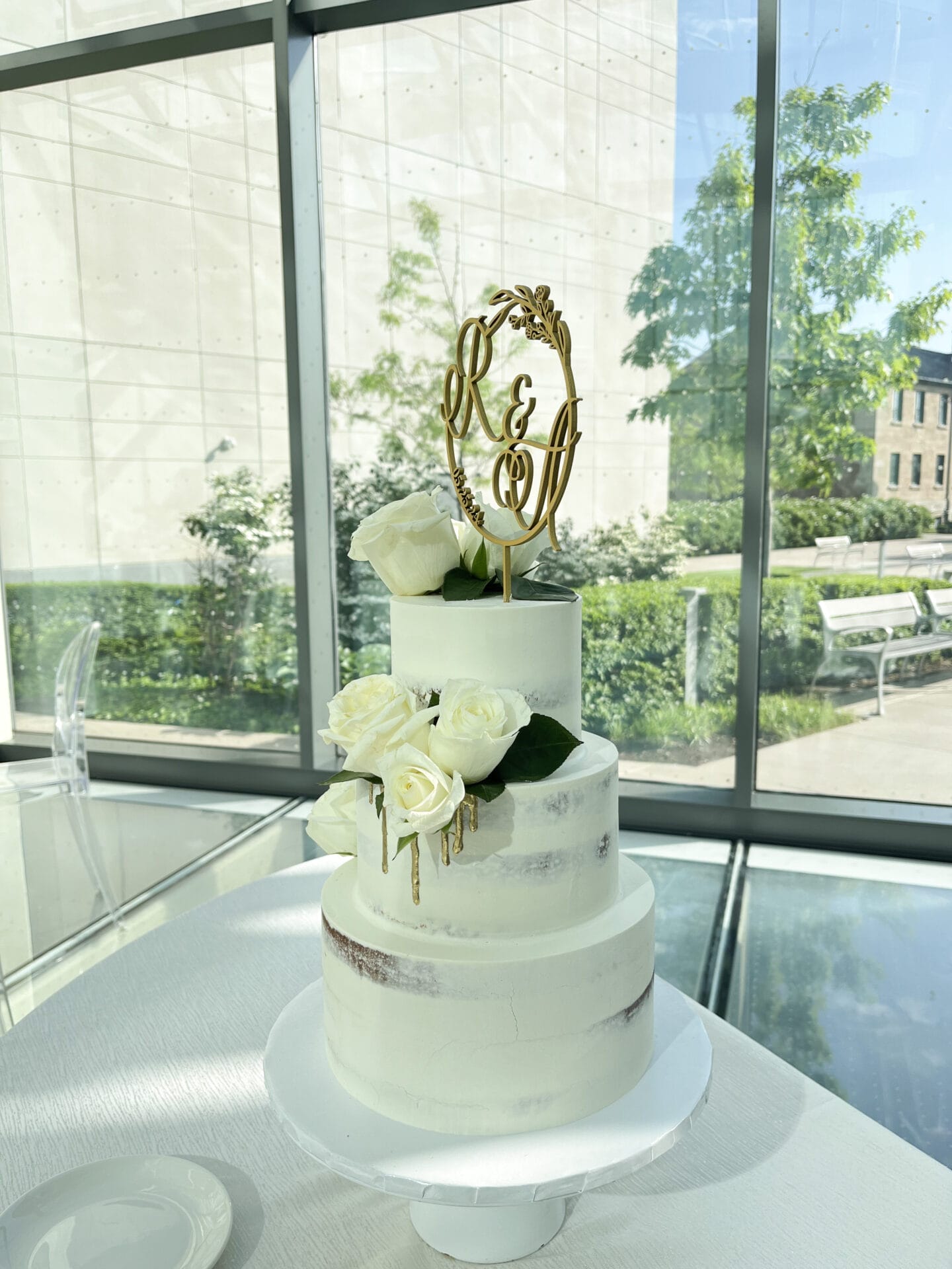 Hotel X White Cake Stand