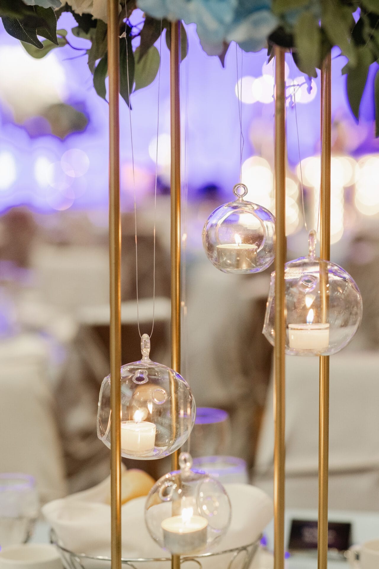 16 LEE 0711 How to Actually Save Money on Your Wedding