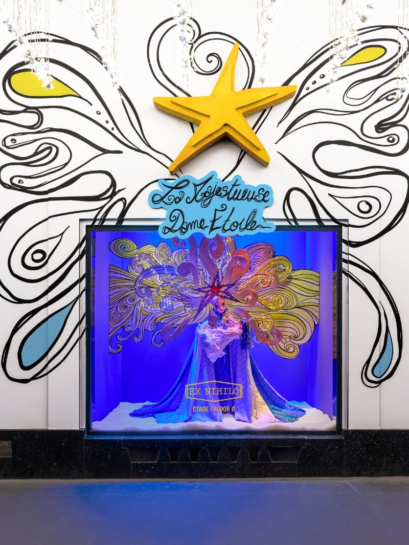 Portrait Vitrine 2 15+ Christmas Retail Display and Activation Ideas