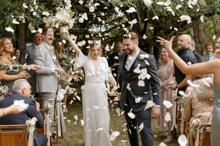 How to Plan an Unplugged Wedding Ceremony: 5 Easy Tips