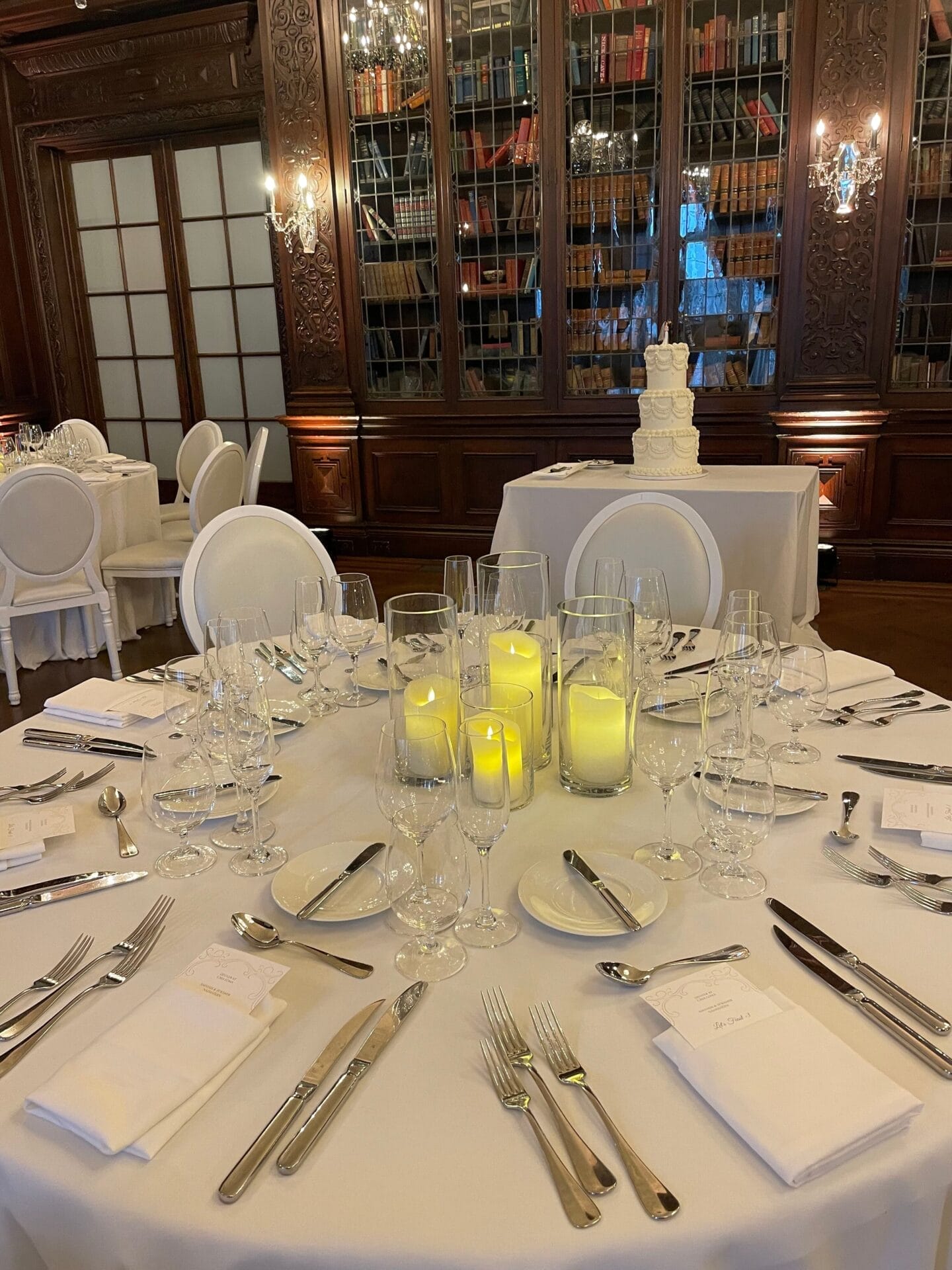 Casa Loma, Weddings Casa Loma, the Library, floral decoration, wedding decoration