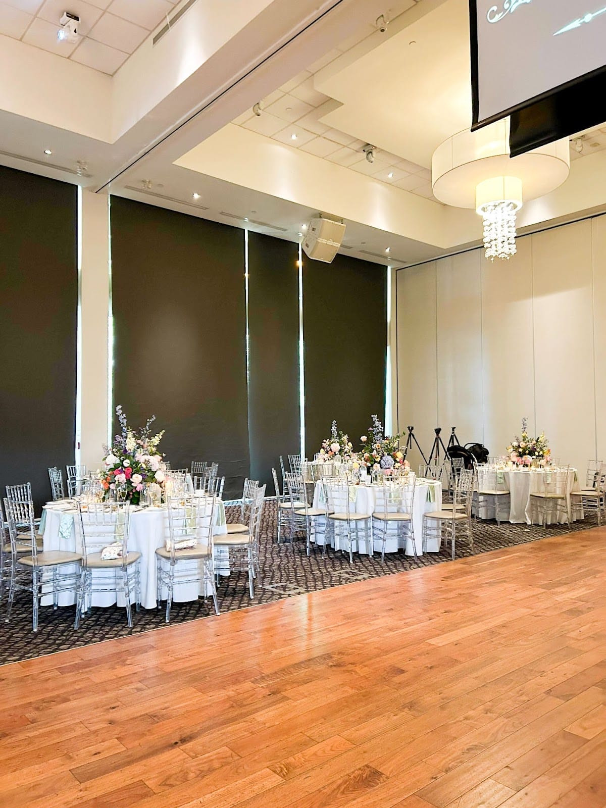 The Guild Inn Estate Wedding Venue Centerpieces Decor Floral Decor